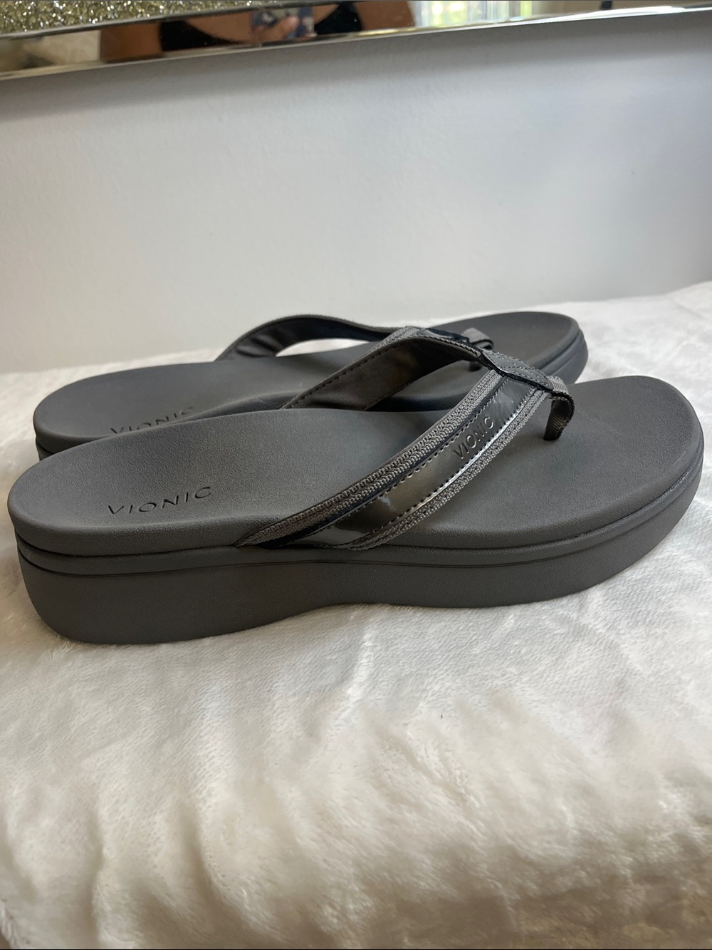 Vionic Women's Charcoal Gray Comfort Thong Sandals - Picture 7 of 13